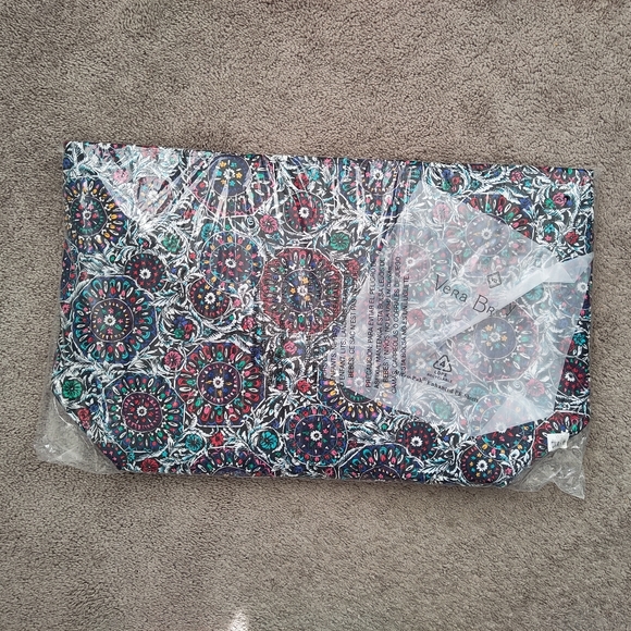 NWT Vera Bradley Grand Tote in Stained Glass Medallion - Picture 7 of 10